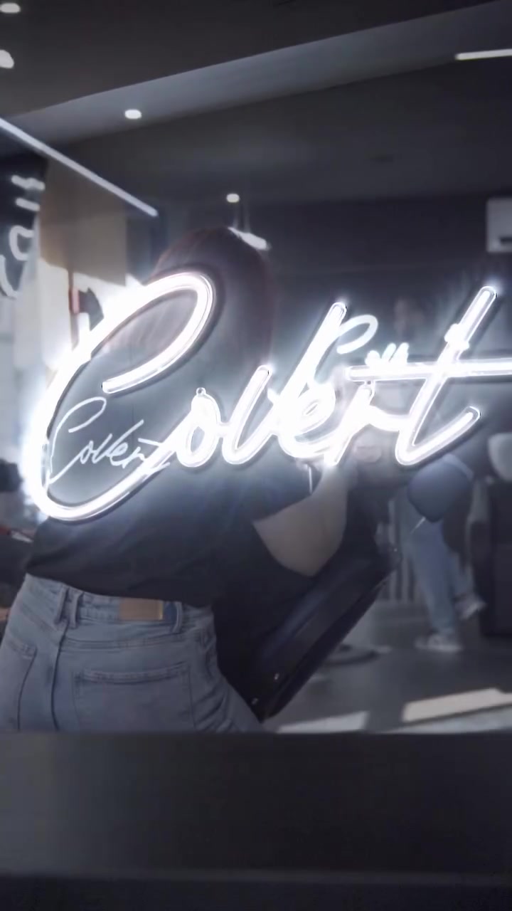 Le néon Covert dans le salon